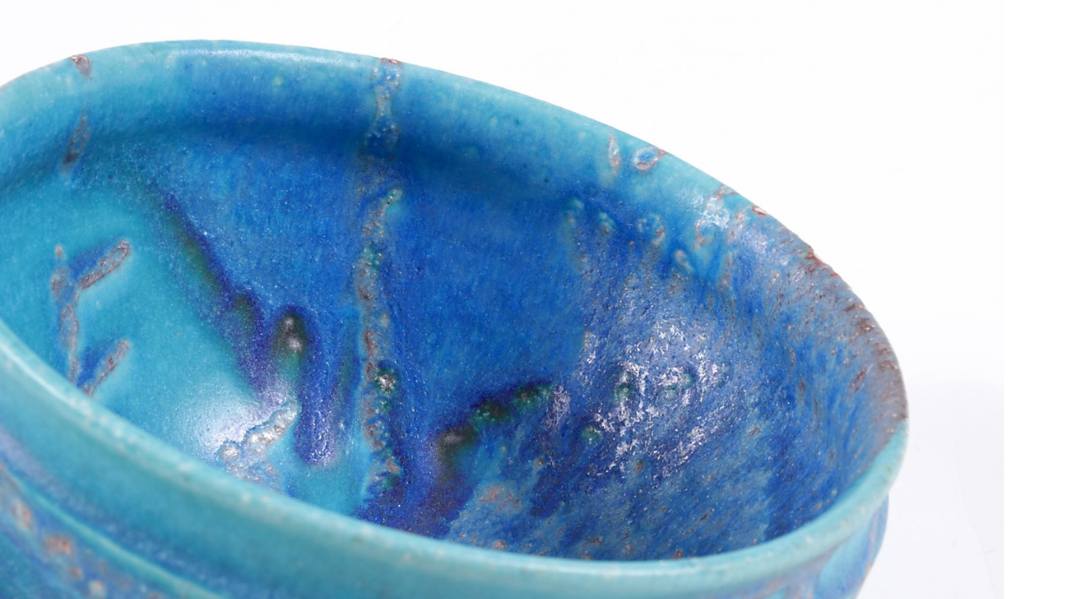 日本の伝統美と信楽焼トルコブルーの融合