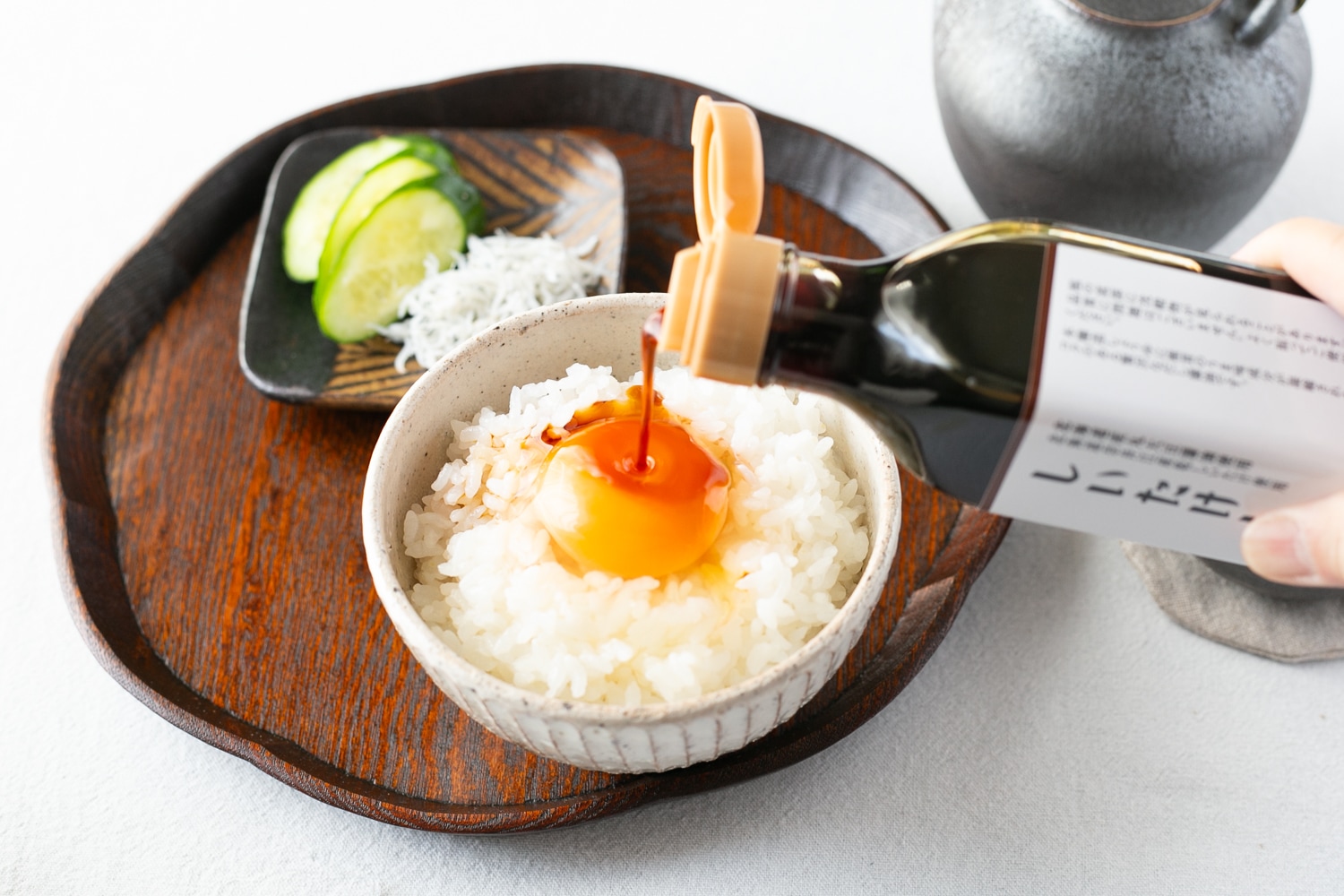 北海道産菌床しいたけの旨みが詰まったしょうゆ。お取り寄せして卵かけご飯にかけた様子。