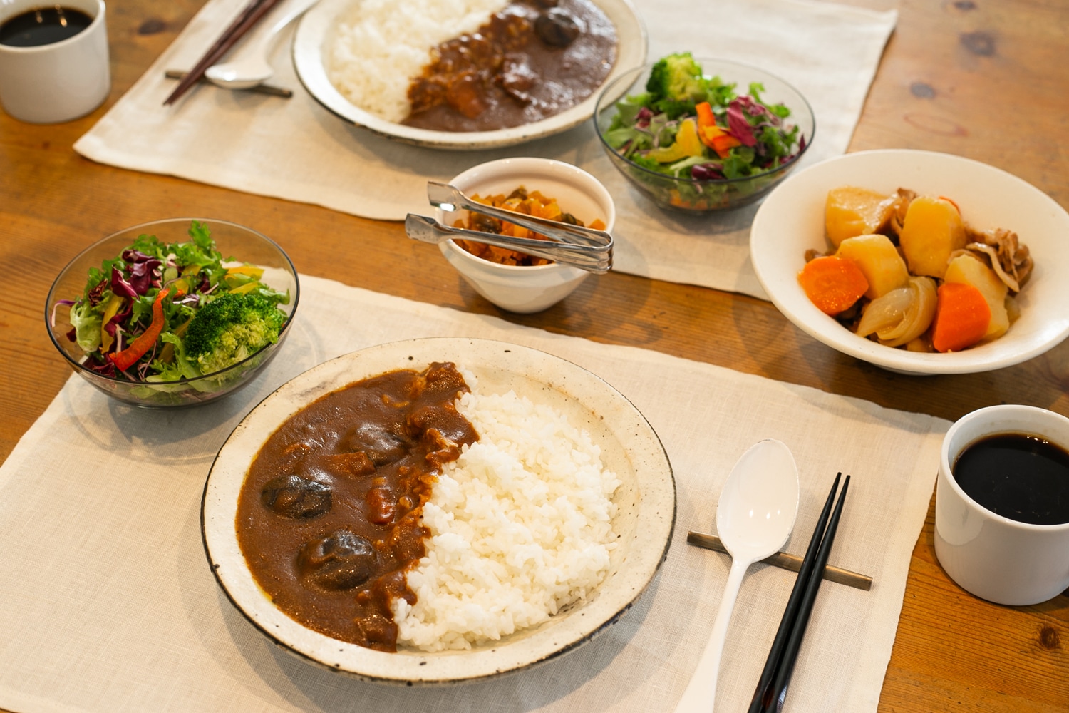 手軽な北海道産食材を食卓で。お取り寄せしたレトルトカレーを夕食にいただく