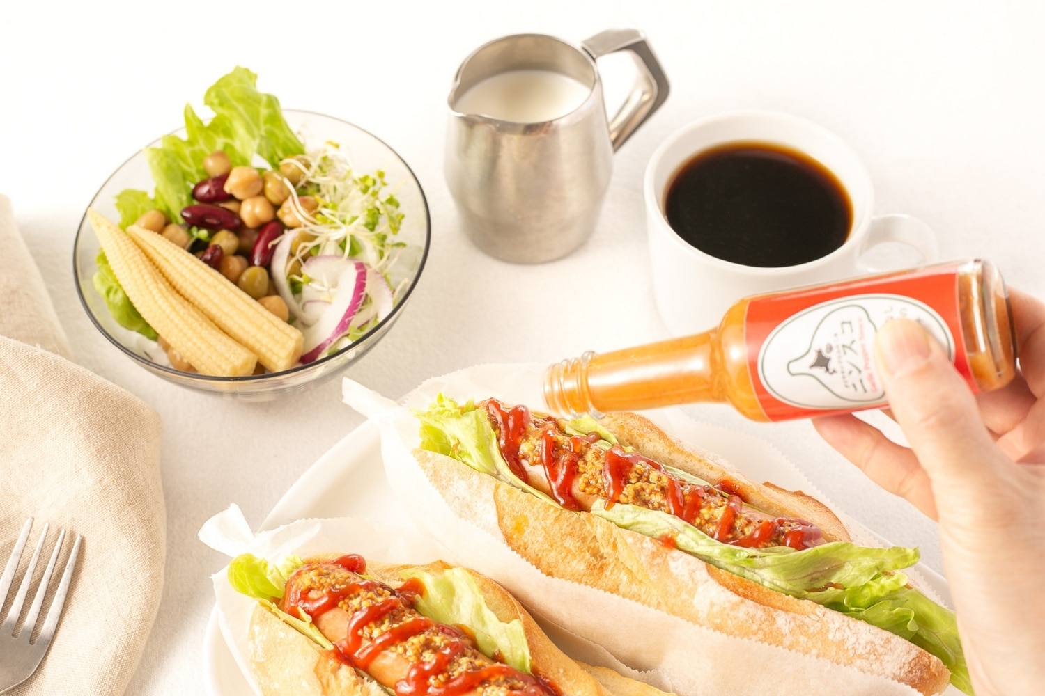 北海道産ダイヤモンドにんにくを使ったタバスコをホットドックに