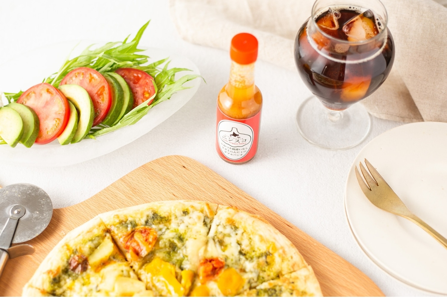 北海道産ダイヤモンドにんにくを使ったタバスコをピザに