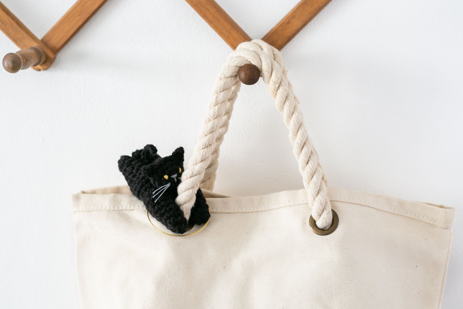 北海道 かぎ針編み作家Roniqueの「くっつきネコ」キット