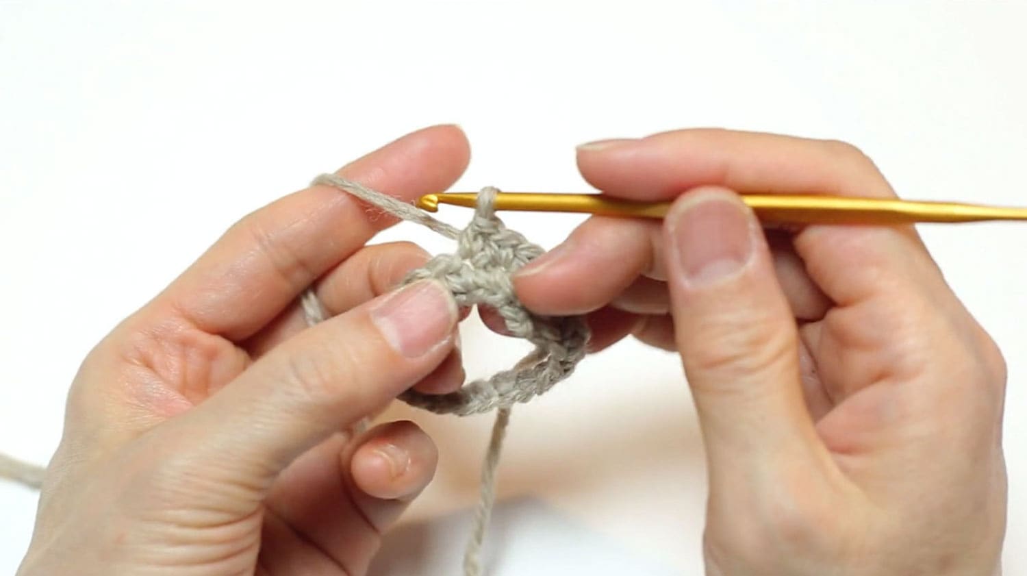 北海道 かぎ針編み作家Roniqueのキット。編み方ポイント解説動画をご用意しています。