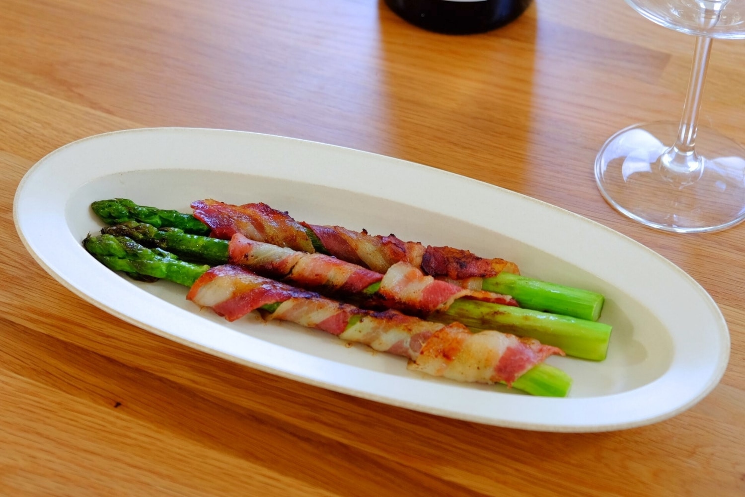 北海道産アスパラをお取り寄せしたら食べたいレシピ。香が引き立つ肉巻き。