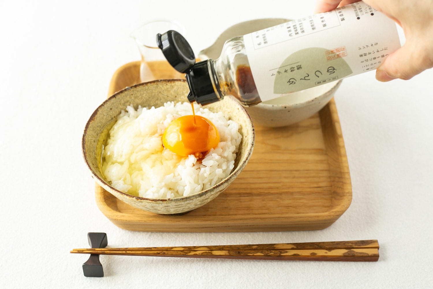 北海道旭川市の日本醤油工業が作った特製めんつゆは卵かけご飯にかけていただく