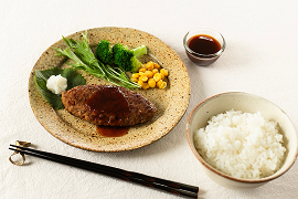 白老牛のきらめくハンバーグセット（牛の里オリジナル、白老牛100％）※特製ハンバーグソース付