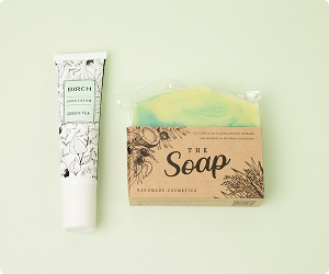 ＜全国送料無料＞【体への優しさと原料へのこだわり】さっぱり保湿セット（THE Soapライムミント・BIRCHハンドクリーム グリーンティ）