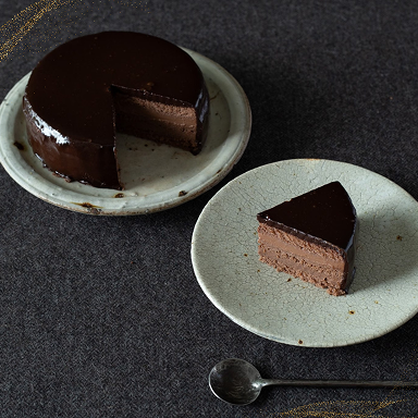 【贅沢なまでのチョコレートの重厚感】ロイヤルザッハトルテ