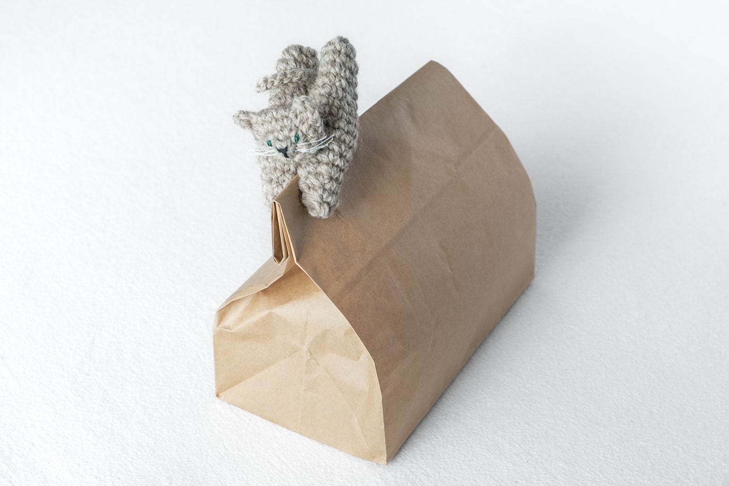 ＜Roniqueオリジナルデザイン＞かぎ針編みキット「くっつきネコのバッグチャーム」