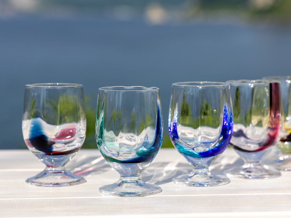 ショットグラス　紫　3個　アンティーク　ワイングラス形　気泡入り　ゆらゆら硝子 ショットグラス 紫 3個 アンティーク ワイングラス形 気泡入り