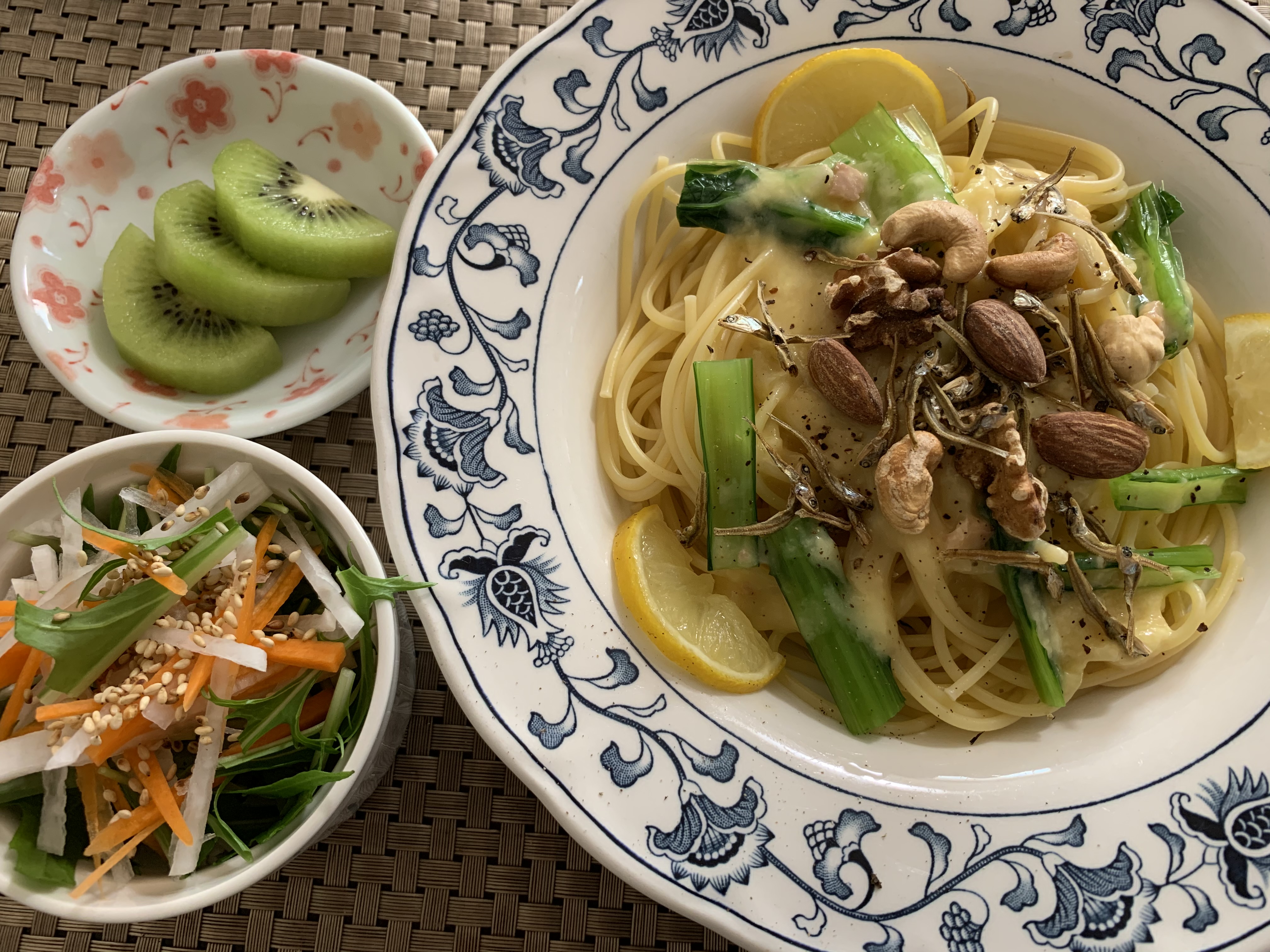 べっぴんナッツと小松菜のレモンクリームパスタ