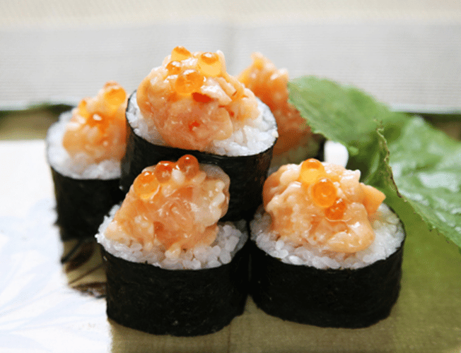 サーモン塩辛巻き寿司