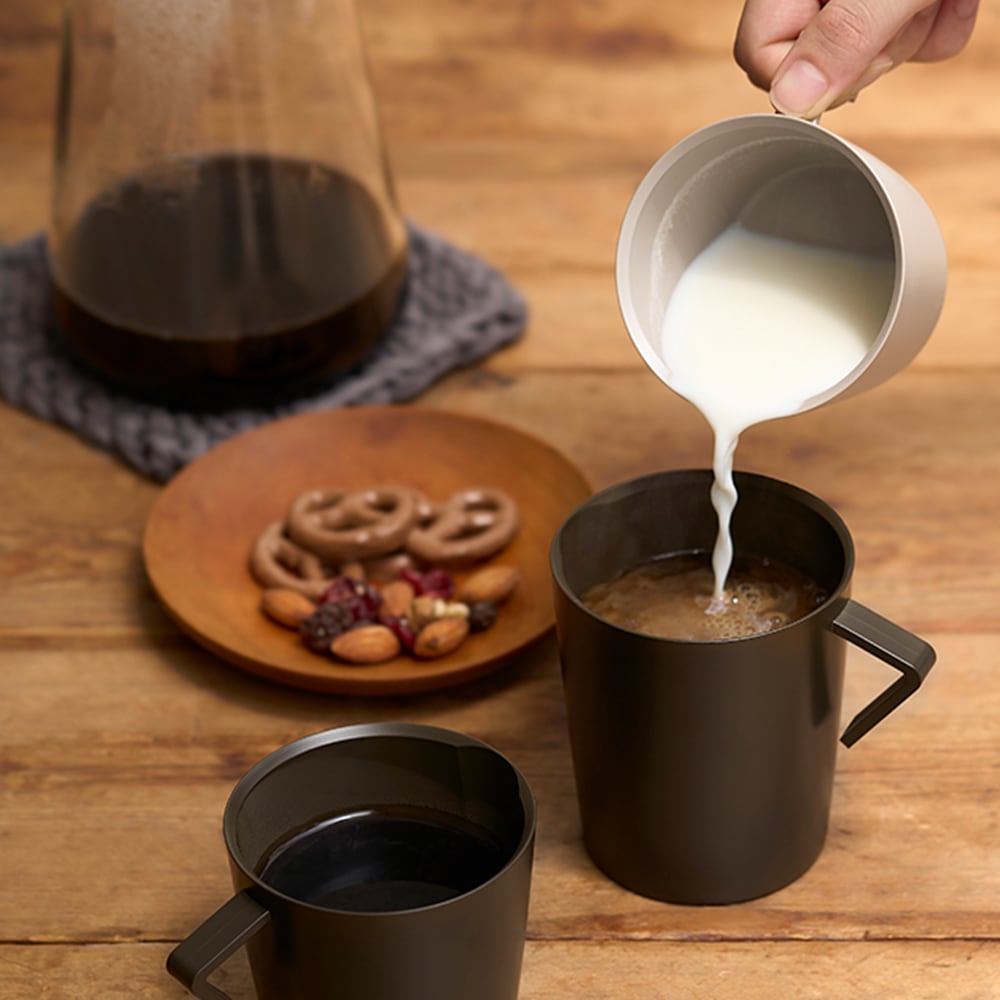 tak NEST jug mug ネストジャグマグ こぼさず注げるマグカップ 水差しにもなるマグカップ 蓋付き 大容量 スタッキング アウトドア用食器 樹脂製食器