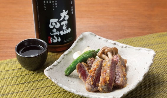 神戸牛の味噌漬と日本酒