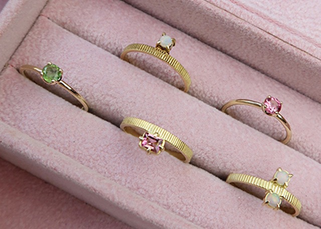 CARRE JEWELLERY 「天然石」を使ったカラフルな魔法