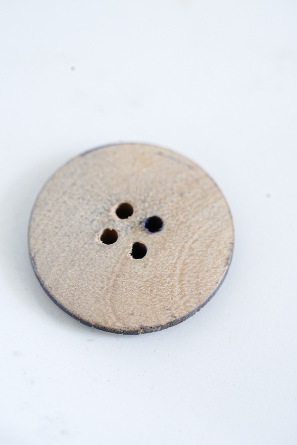 アンティーク木にボタニカルな彫りのボタンw2 5cm Gs 1384の通販 こよなくアンティーク