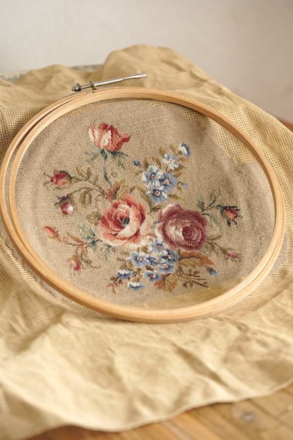 アンティーク薔薇のプチポワン刺繍枠付き　ge-890