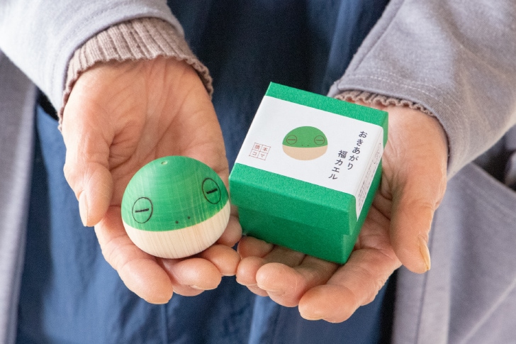 のし掛けをイメージした、晴れやかなギフト箱。