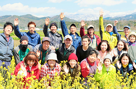 Group photo of Tanaka Farm staff