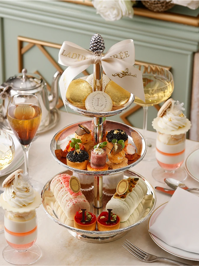 ラデュレ クリスマスコレクション 2025 ラデュレ｜マカロン発祥