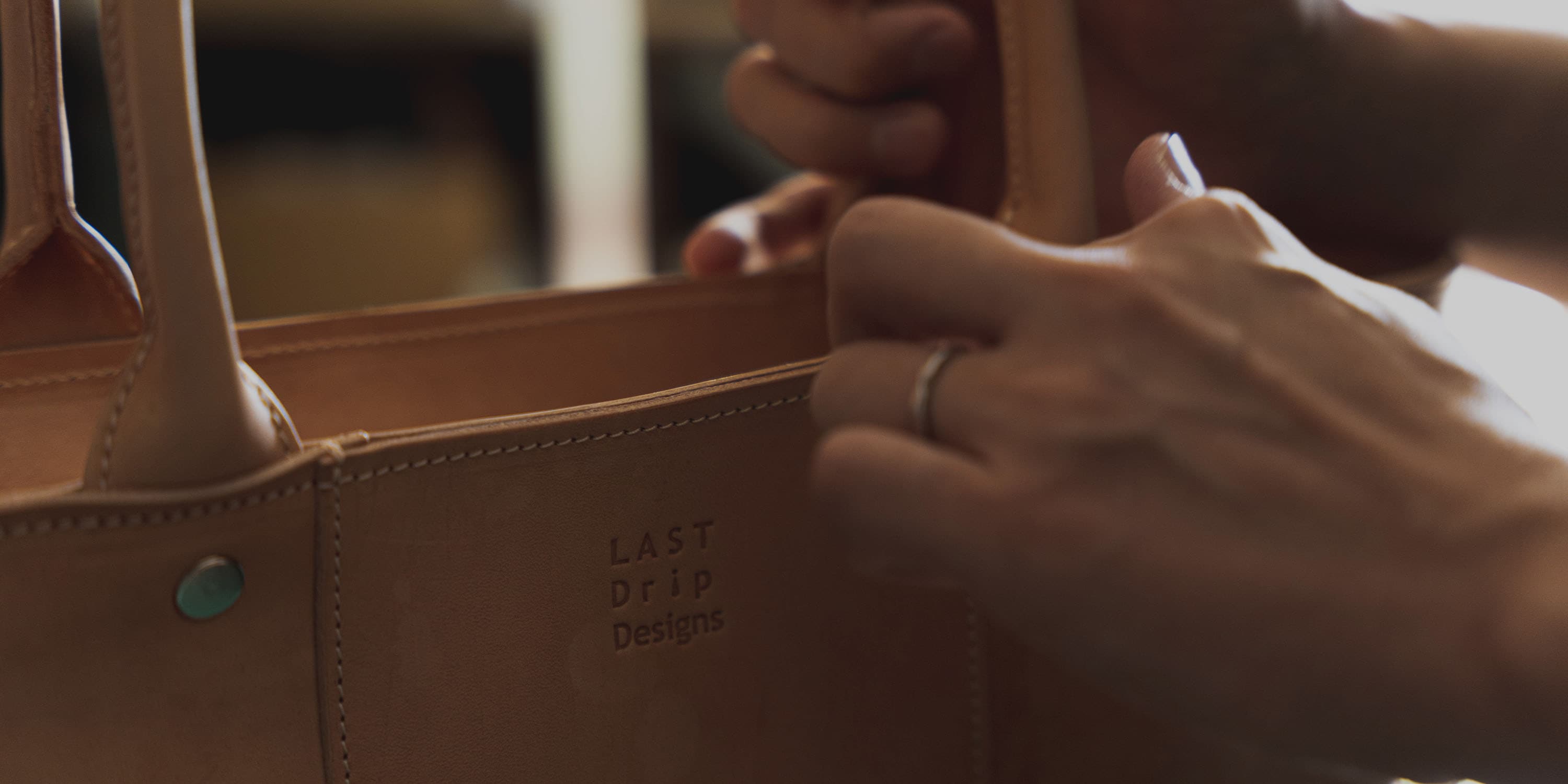 革製品の製作風景