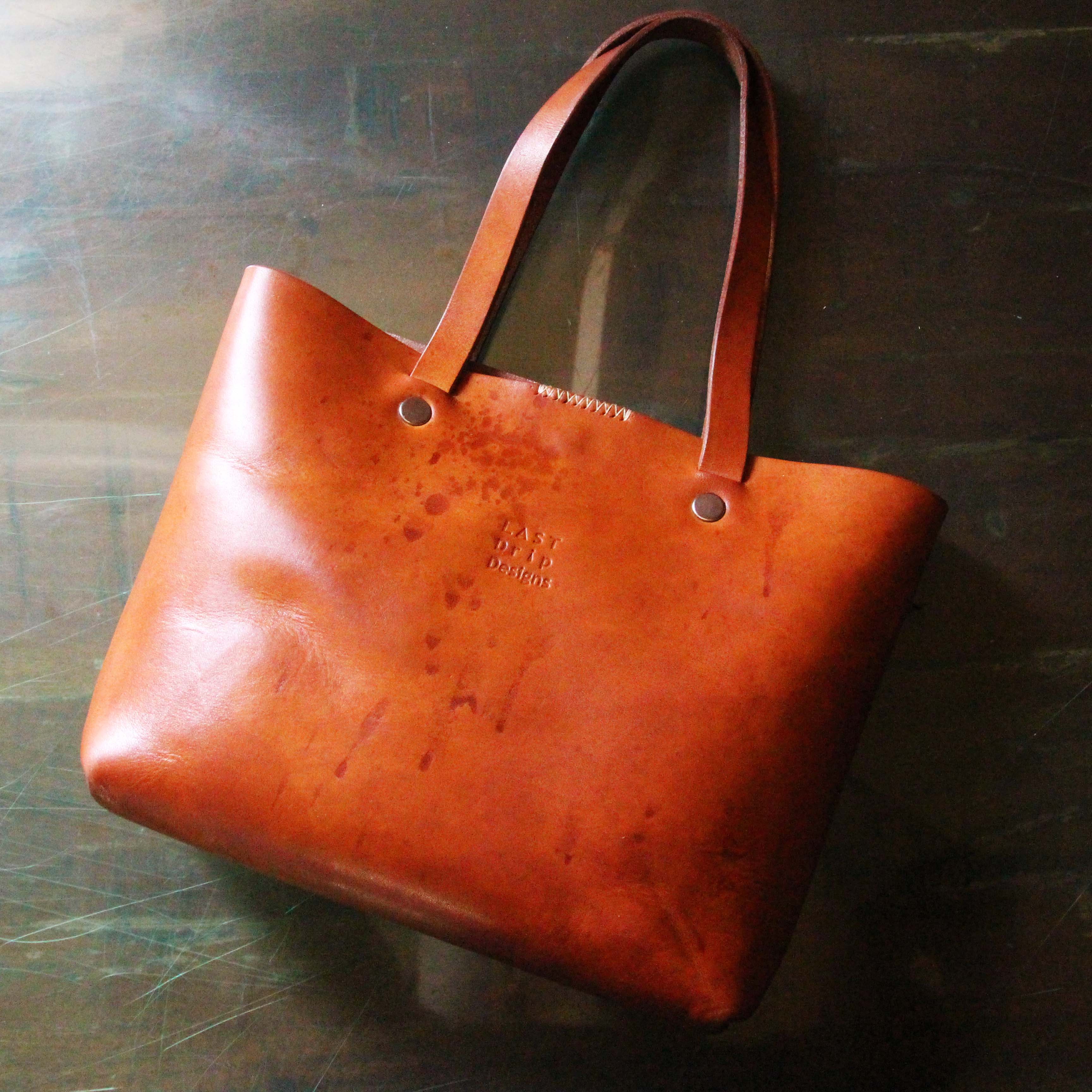 本ヌメ革のトートバッグとLAST Drip Designsの革作品