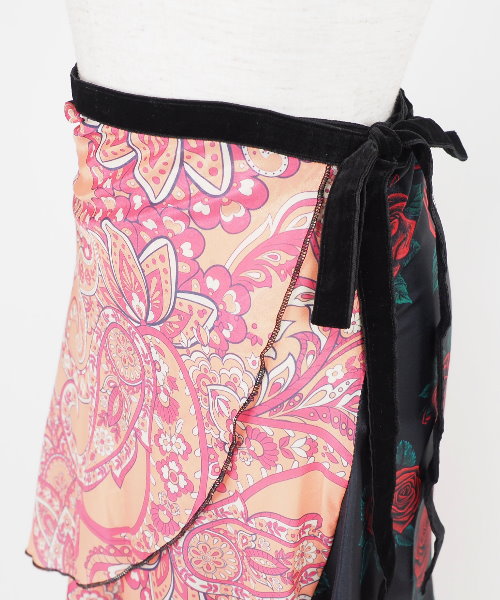 フラメンコスタイル ロングスカート 黒オレンジドット フラメンコスタイル ロングスカート 黒オレンジドット