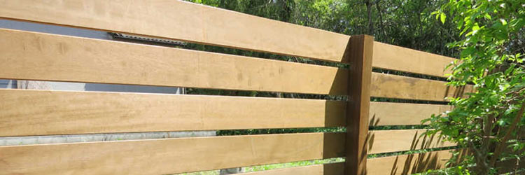 ＤＩＹで作るオリジナルウッドフェンス ／ 庭・境界・ガーデン空間を守る目隠しウッドフェンス