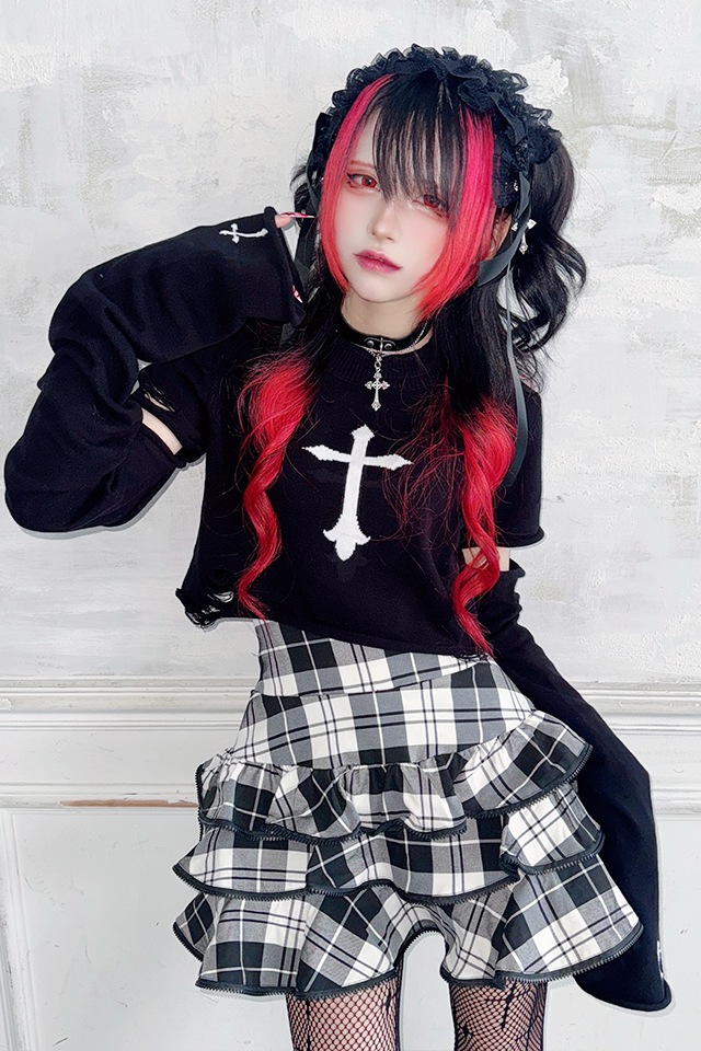 極美品 Black＆White 刺繍 フラッグデザイン ニット somari imagination花柄刺繍Vネックニット』レディース