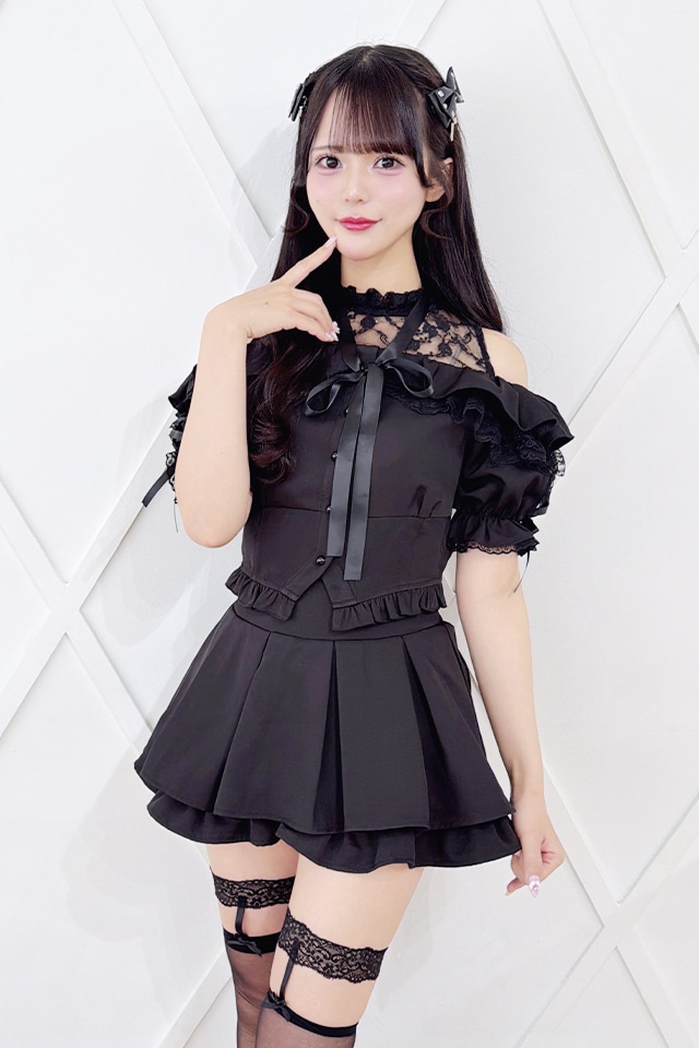 aです! maddie vintageフリル付き背中開きトップス黒 MA*RS】肩開きレースフリルセットアップ - ブラック size-F | 地雷系
