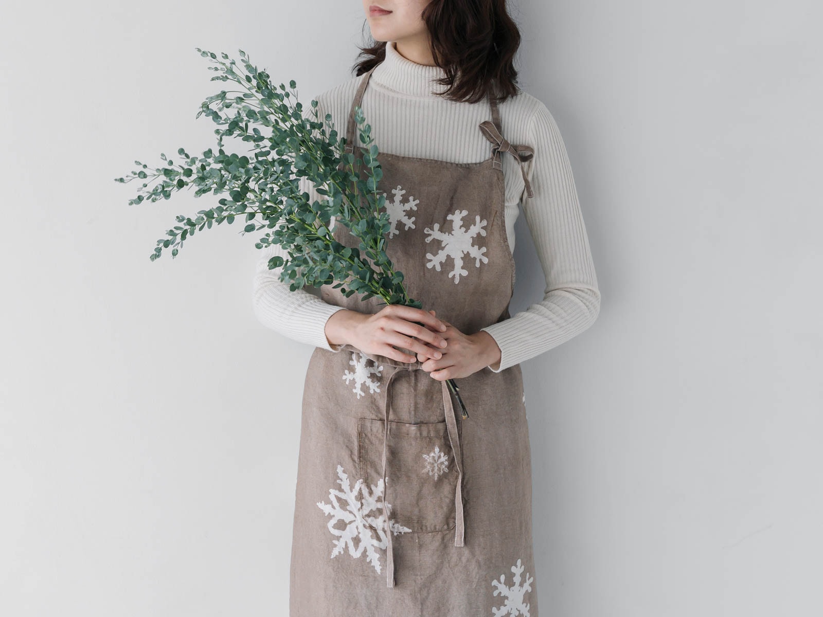 ハンドプリントの結晶柄が冬を彩るフィオッキシリーズ