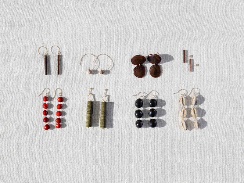 ハイジ◆一点物✧MOPヴェルメイユピアス✧ボタニカルカービング 1月誕生石 K10 ホワイトゴールド ガーネット ピアス