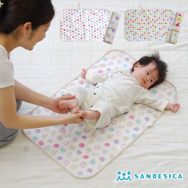 Sandesica サンデシカ おむつ替えマット りんご おむつ替えグッズ アイラブベビー