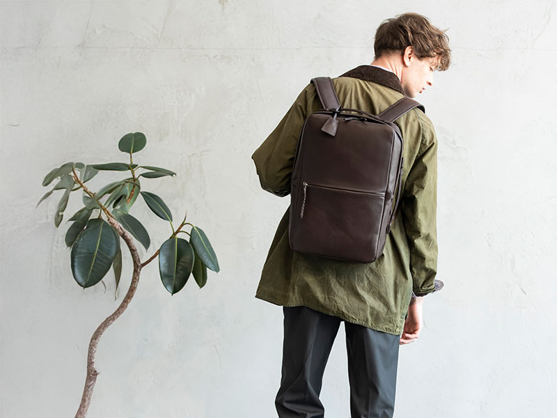 メインビジュアル（モデル写真）