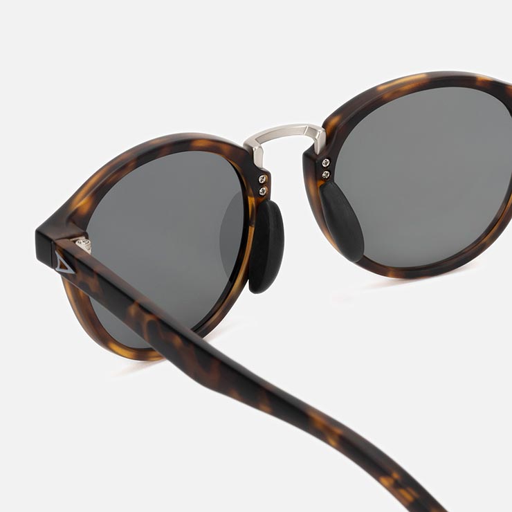 TYMER OLIVER Tortoise / Grey Polarized｜べっ甲カラーが馴染む人気の