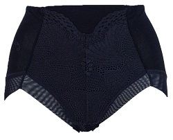 ヒップの丸みを潰さず深履きの新Luxageショーツ