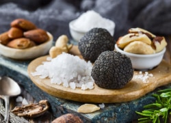 黒トリュフ塩ミックスナッツ