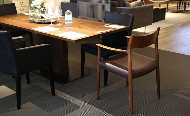 ②アンティーク 無垢材 高級 アームチェア ダイニング 椅子 展示特価】ダイニングチェア アームチェア/肘付き椅子 ウォールナット