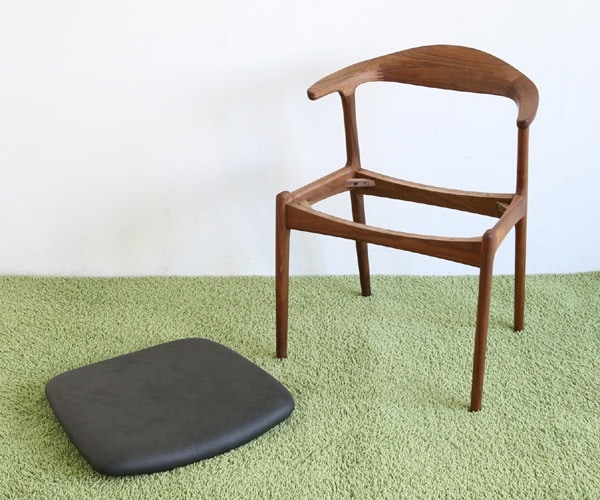 シキファニチアの椅子は座面の張り替えができます