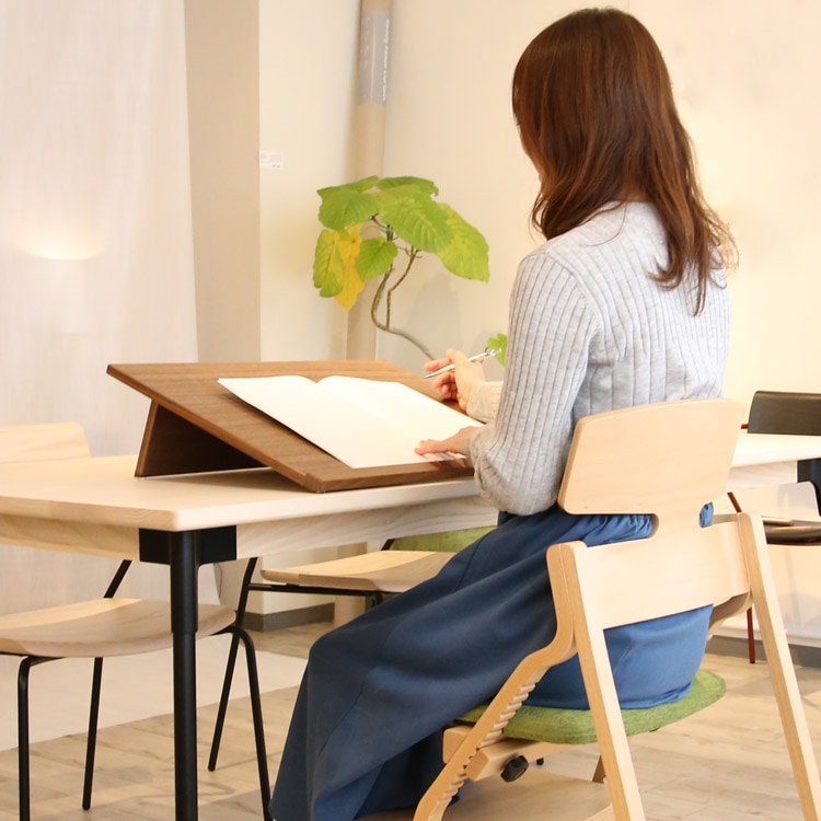 学習机に傾斜 デスクサポート板 スラントアップ アップライトチェア同様姿勢を守る家具 在庫分即出荷可能 上質な家具 インテリアの通販 大阪マルキン家具