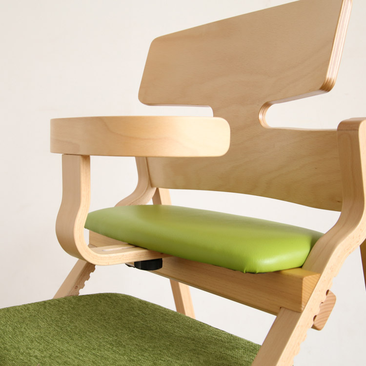 アップライト 豊橋木工 トヨモクの子どもの姿勢を守る椅子