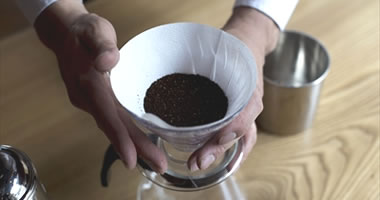 コーヒー粉を計量しセット