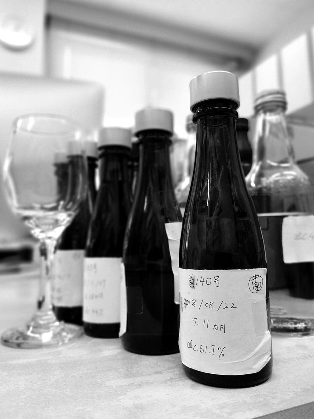 まさひろ酒造 ブレンダーによる原酒厳選の様子