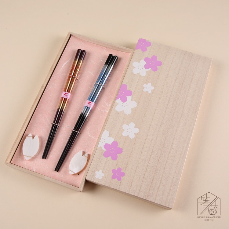 夫婦箸 食洗対応 桜風 箸置付 ギフト箱付 すべての商品 お箸の専門店 箸蔵まつかん のギフト通販ショップ