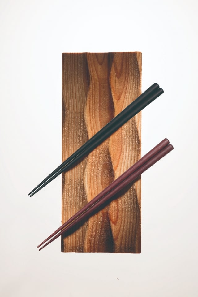 黒檀の箸は値段以上の満足感を得られる 箸に使われている素材とは | 箸 