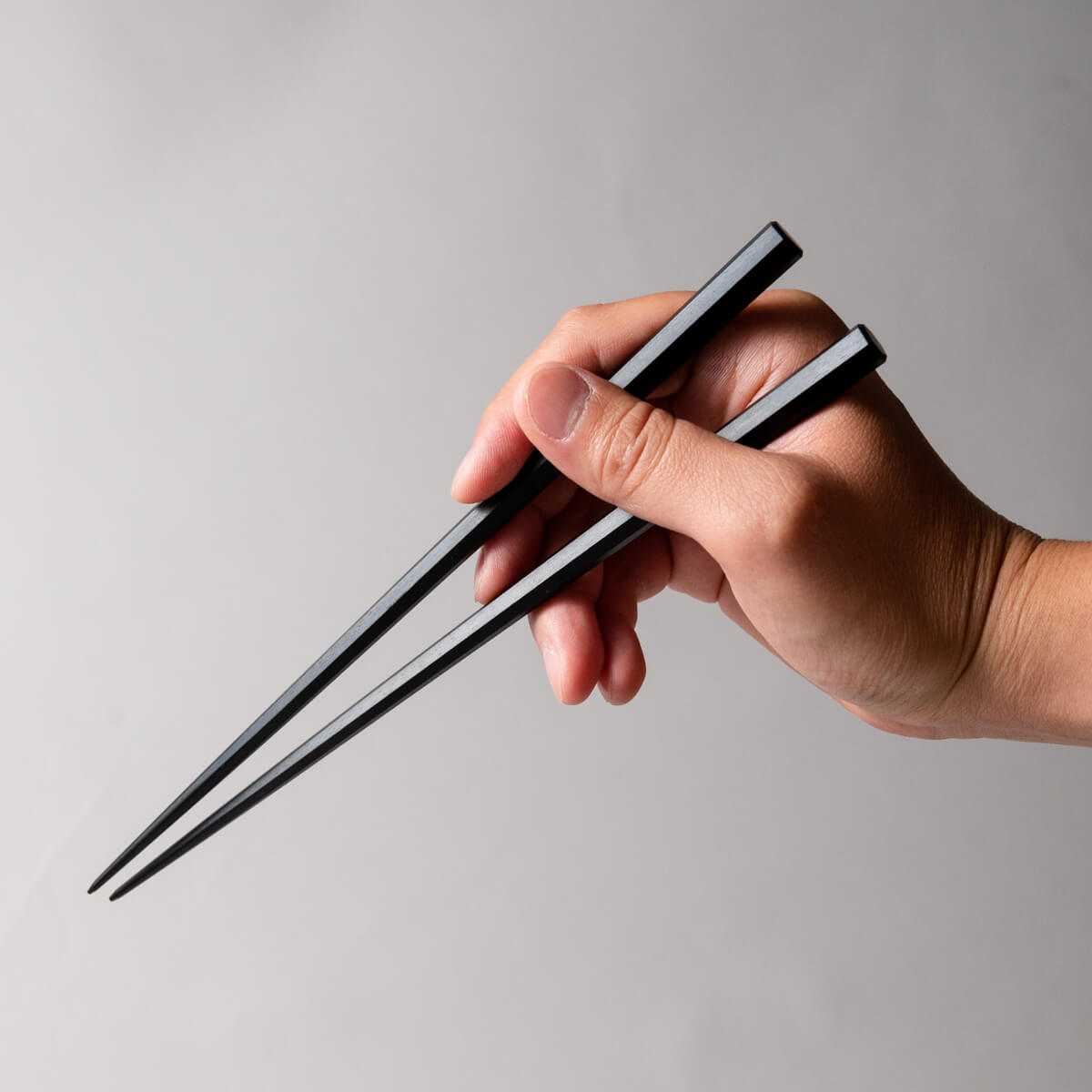 黒檀の箸の特徴と魅力 箸や小さなボックスから手軽におしゃれに楽しもう 箸蔵まつかん