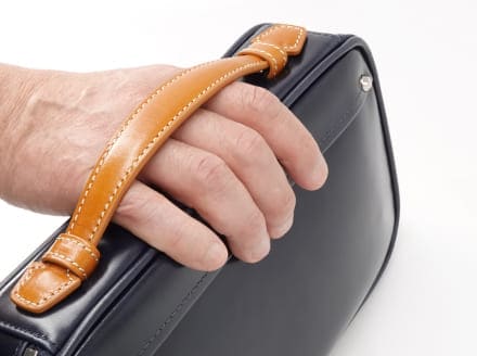 高級イタリアンレザーの財布。ミニショルダーバッグとしても便利。本革ウオレットショルダーバッグ。本革ビジネスバッグならキーファーノイ公式通販