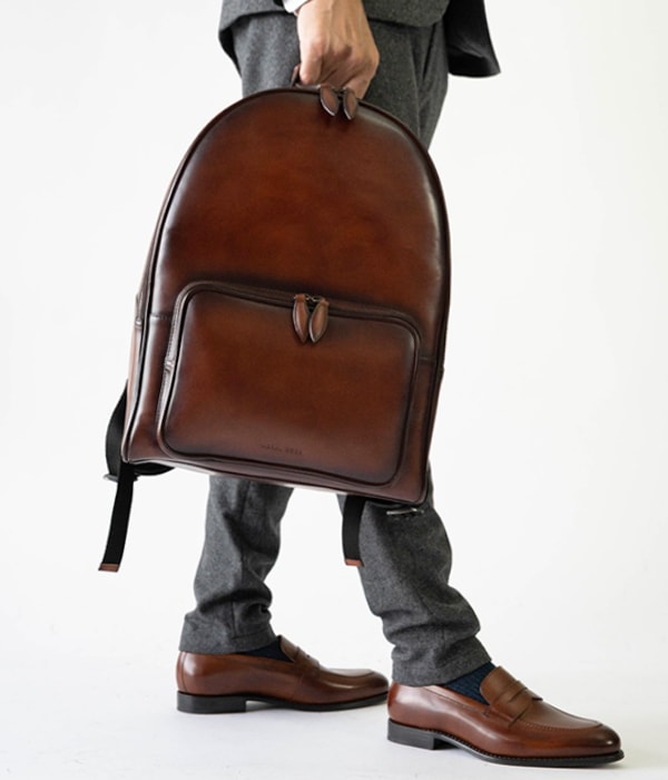 通勤におすすめビジネスレザーリュックブラック