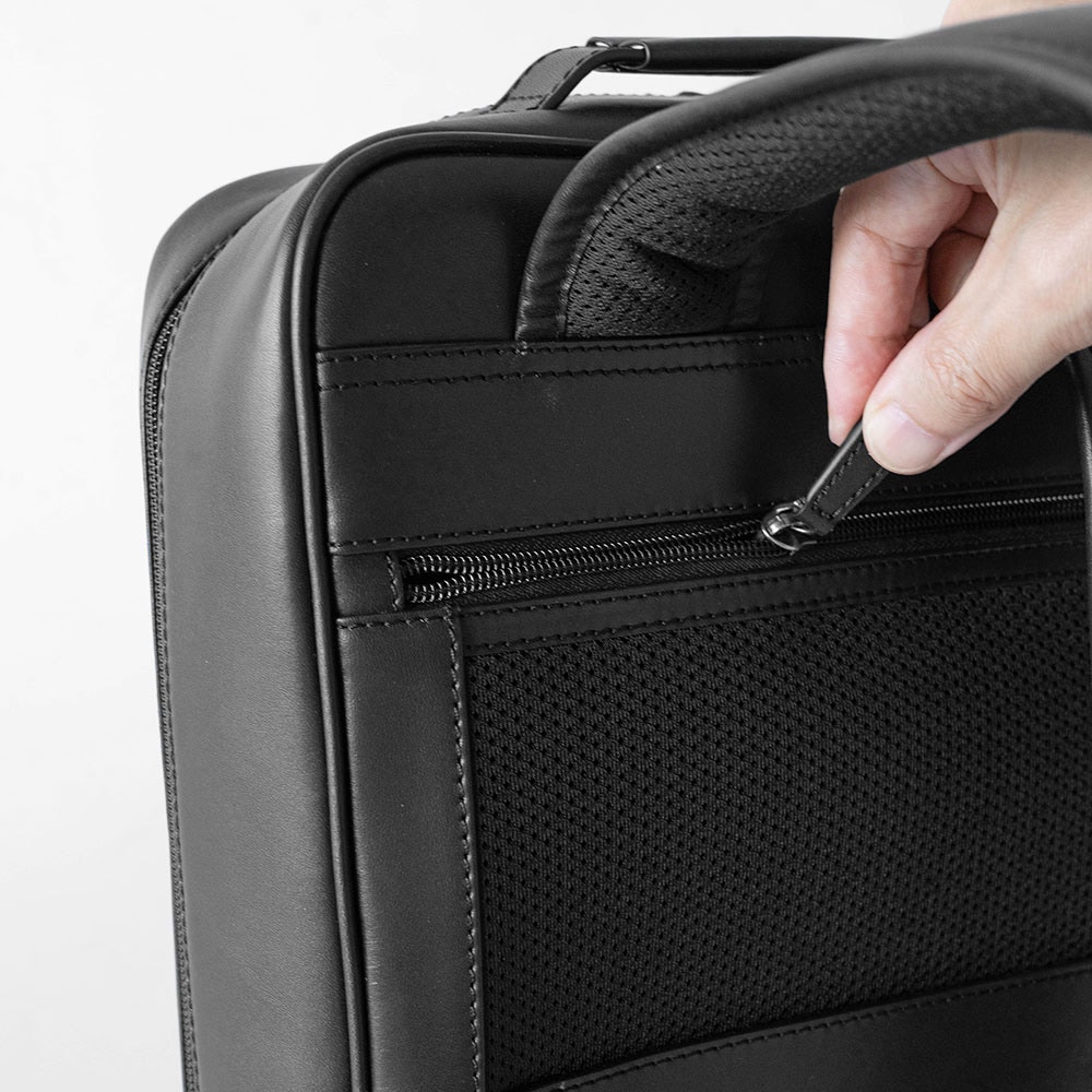 ビジネススクエアレザーリュックブラック折り畳み傘収納ポケット付