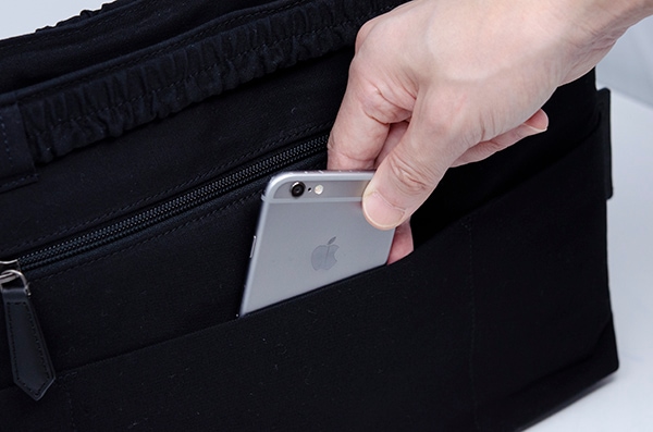 ５つのポケット付きで整理しやすい、ビジネスレザートートバッグのインナーバッグ